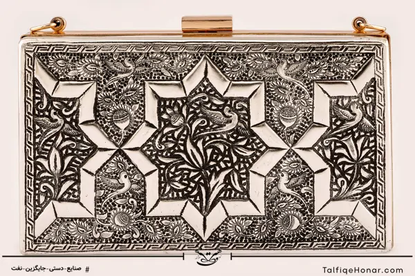 کیف قلم زنی آب نقره با بند چرمی طرح شمسه هشت پر