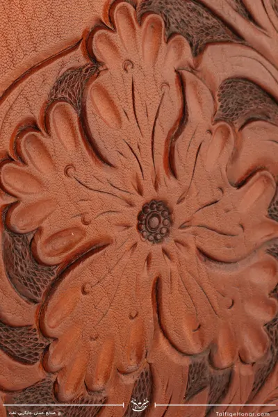 کیف چرم عسلی حاکی طرح مهرا سایز 40*40