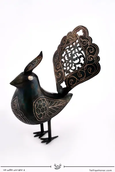 پرنده تاج دار فولادی نقره کوب دم مشبک پاکوتاه کد 002(10221)