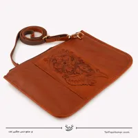 کیف دوشی زنانه حکاکی پاسپورتی طرح میرا رنگ عسلی سایز 25*30