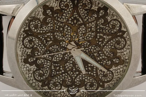 ساعت مچی زنانه صفحه قلمزنی با بند چرمی مشکی کروکدیل فریم نقره ای