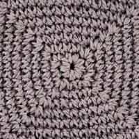 کیف قلاب بافی با الیاف طبیعی رافیا طرح ریحان رنگ یاسی سایز 28*30