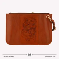 کیف دوشی زنانه حکاکی پاسپورتی طرح میرا رنگ عسلی سایز 25*30