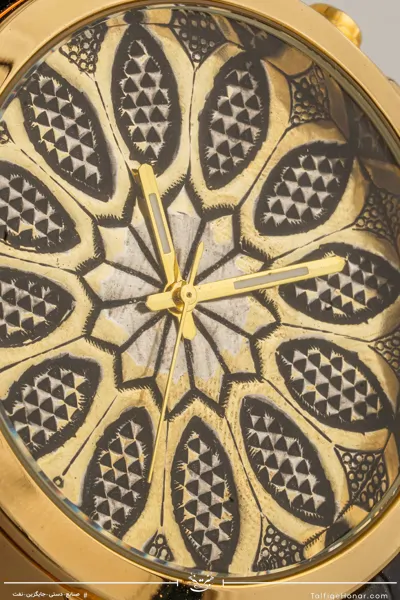 ساعت مچی مردانه صفحه برنج قلمزنی اسلیمی و بند چرم مشکی