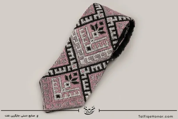 کراوات سوزن دوزی بلوچ طرح طاووس و گل سرخ  کد 001