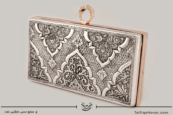 کیف قلمزنی آب نقره با بند چرمی طرح محرابی و اسلیمی 