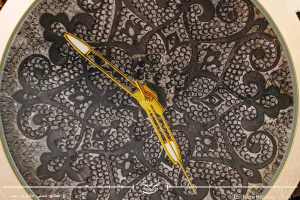 ساعت مچی مردانه صفحه قلم زنی نقره فریم طلایی با بند چرمی قهوه ای کروکدیل (10002)