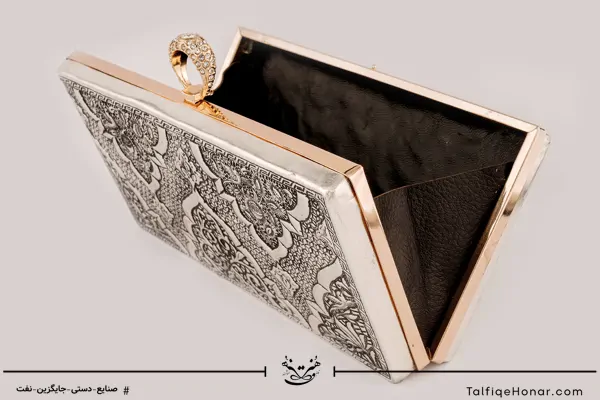 کیف قلمزنی آب نقره با بند چرمی طرح محرابی و اسلیمی 