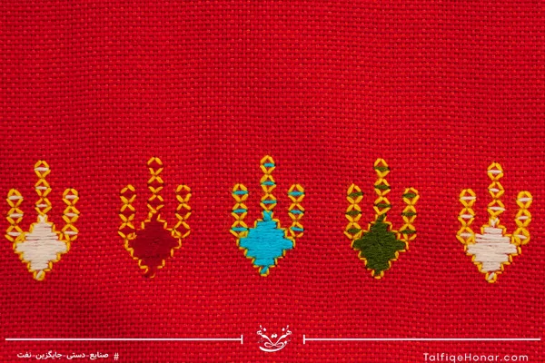 ست سه تکه رومیزی و کوسن سوزن دوزی بلوچ رنگ قرمز