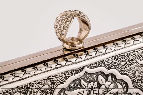 کیف قلم زنی آب نقره با بند چرمی طرح آهو 