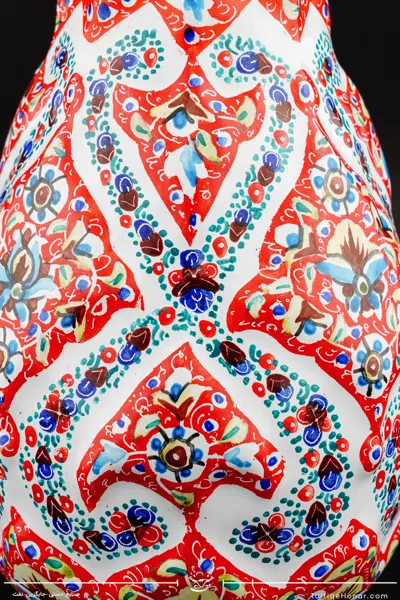 گلدان صراحی ترنج برجسته مینا کاری رنگ قرمز سایز 20(10604)