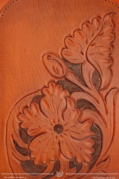 کیف چرم عسلی حاکی طرح مهرا سایز 40*40