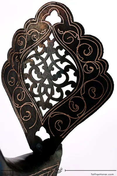 پرنده تاج دار فولادی نقره کوب دم مشبک پاکوتاه کد 002(10221)