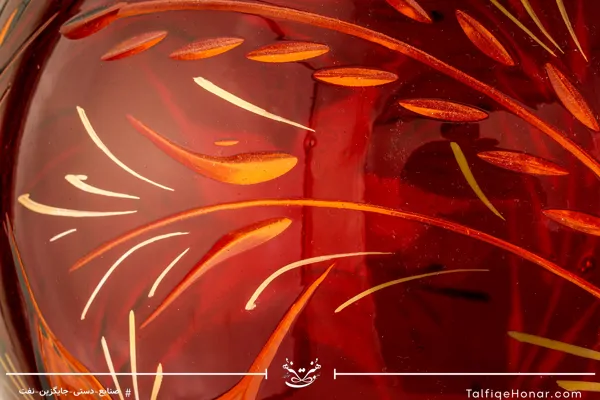  گلدان بلور دست رنگ قرمز تراش گندم گلبرگ سایز 25*25*50