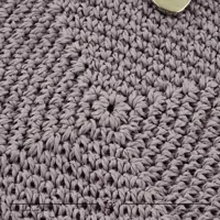 کیف قلاب بافی با الیاف طبیعی رافیا طرح ریحان رنگ یاسی سایز 28*30