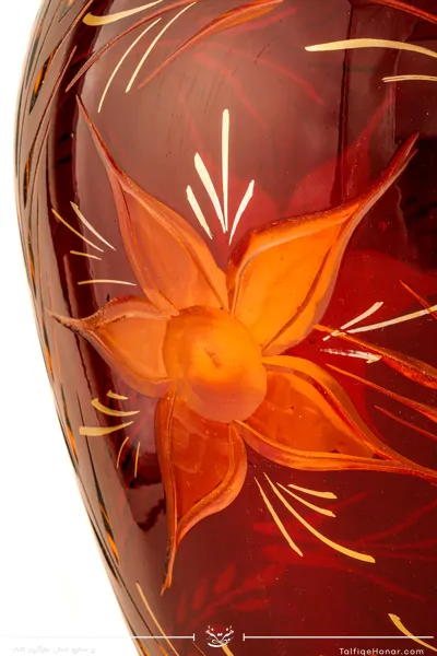  گلدان بلور دست رنگ قرمز تراش گندم گلبرگ سایز 25*25*50