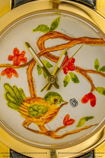  ساعت مچی زنانه صفحه برنج نگارگری گل و مرغ و بند چرم مشکی