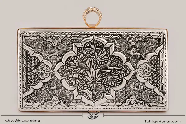 کیف قلمزنی آب نقره با بند چرمی طرح محرابی و اسلیمی 