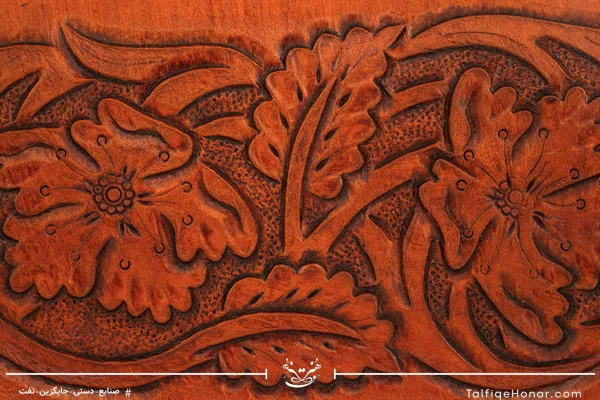 کیف دوشی چرم عسلی حکاکی طرح هنا سایز 12*22