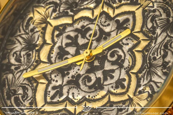  ساعت مچی مردانه صفحه برنج قلمزنی ترنج و نقوش ختایی و بند چرمی مشکی