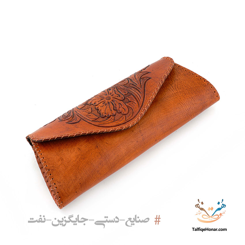 کیف زنانه باگتی چرم حکاکی طرح گل سایز 13*35